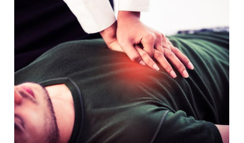 Como fazer massagem cardíaca?